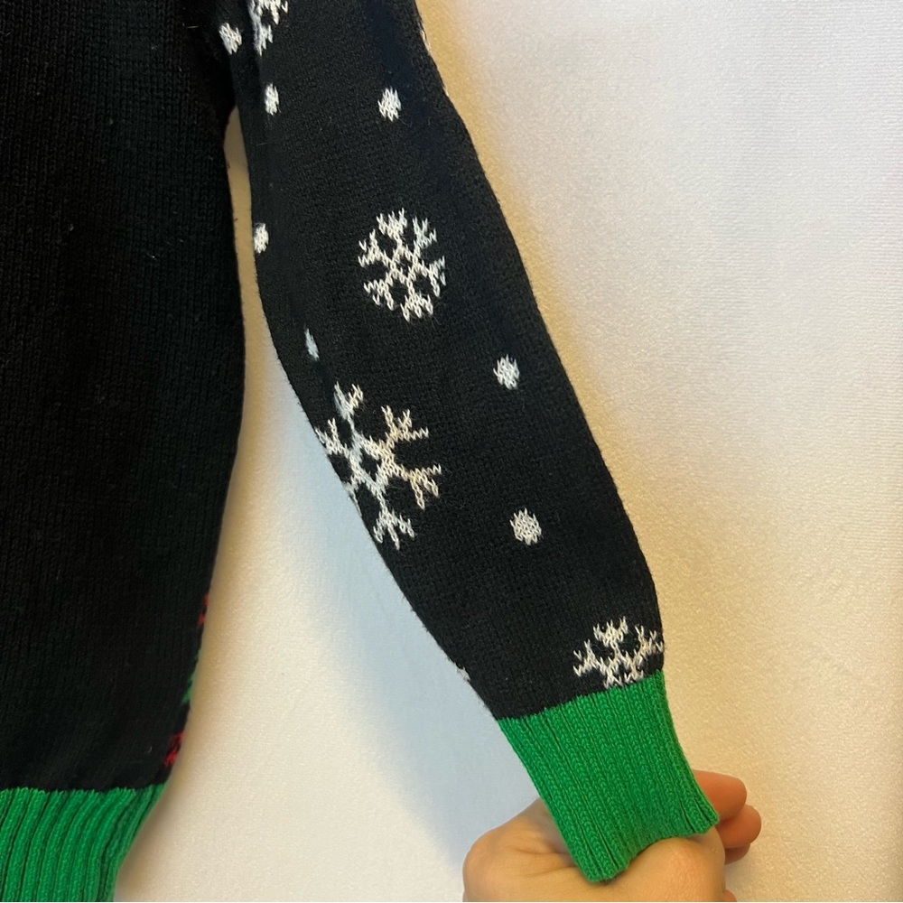 Well Worn Girls / Boys Holiday Christmas Crew Neck Pull Over Ugly Sweater - Picture 8 of 10